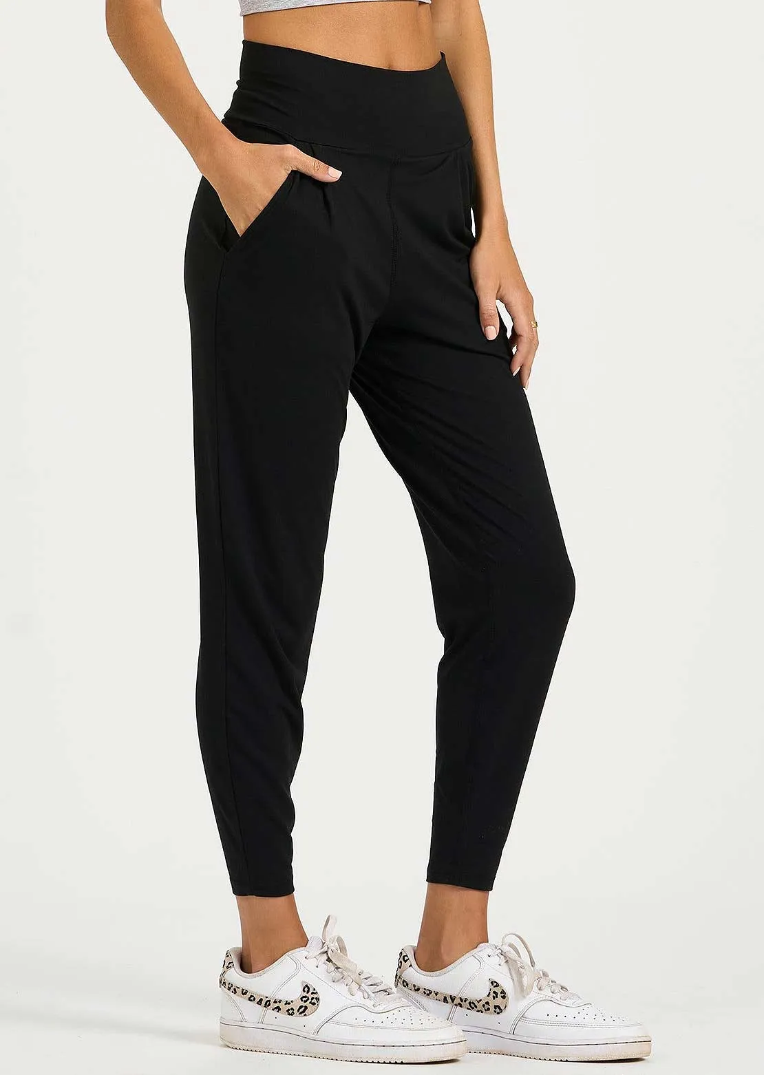 Vuori Women's Lux Harem Pants